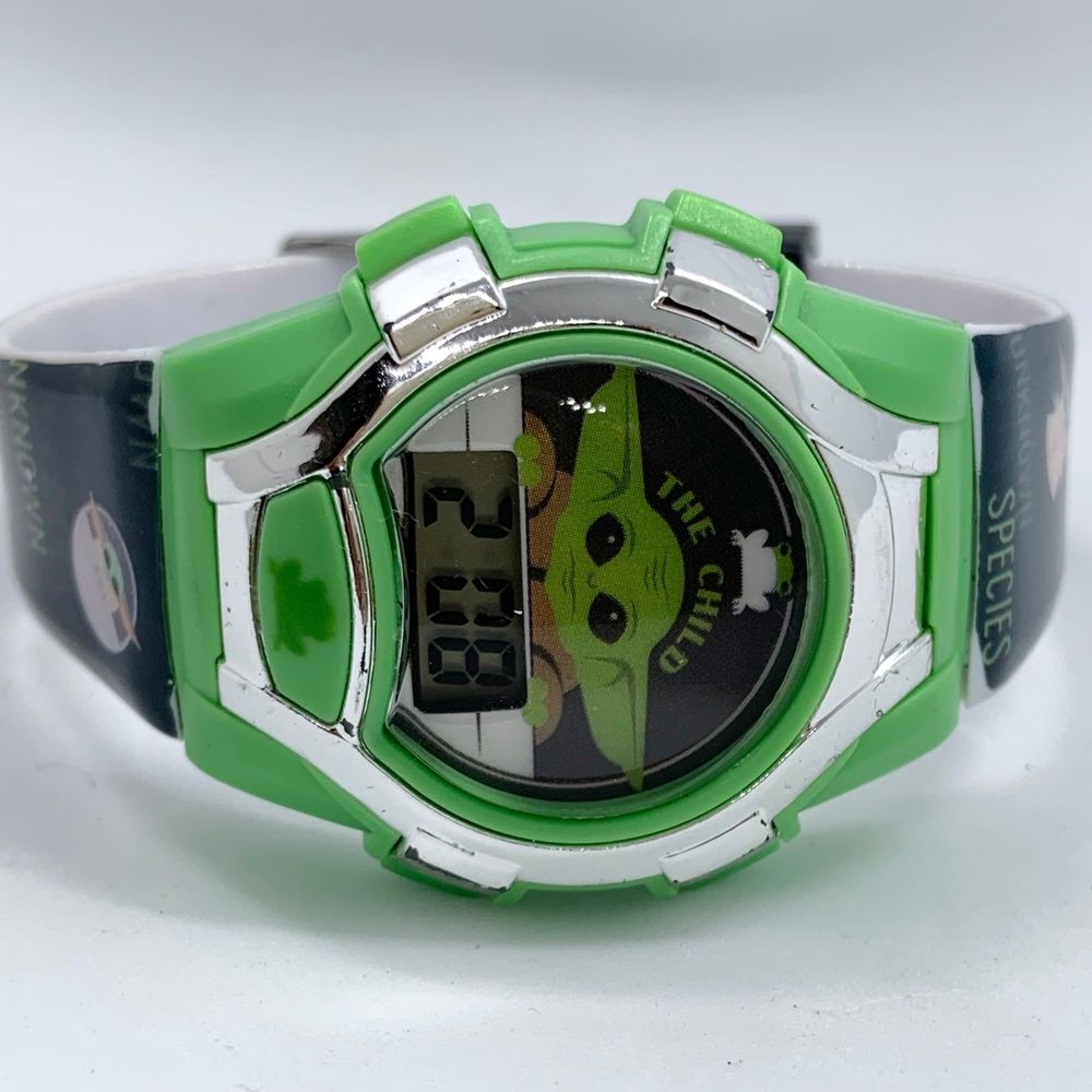 STAR WARS MANDALORIAN THE CHILD WATCH digital light up  runs